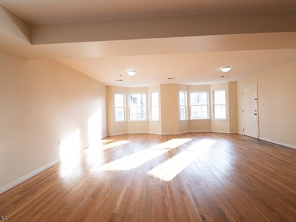 5th image of 160-162 Mt Prospect Ave