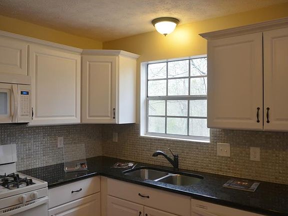 3rd image of 856 Highland Ter NE