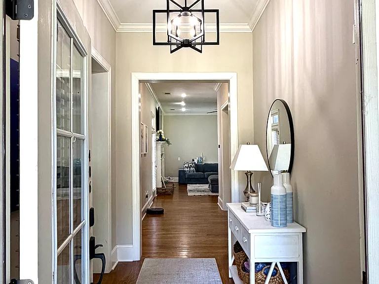 406 Leamington Ln — Photo 6
