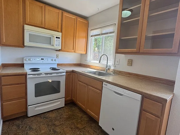 1818 Birch St — Photo 2
