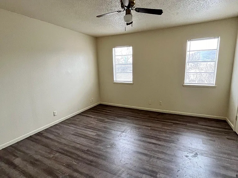 6341 S Newport Ave #2 — Photo 8