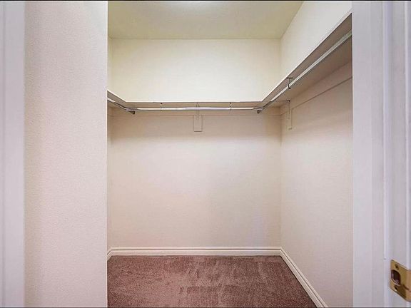5th image of 11630 Hamlin St APT 2