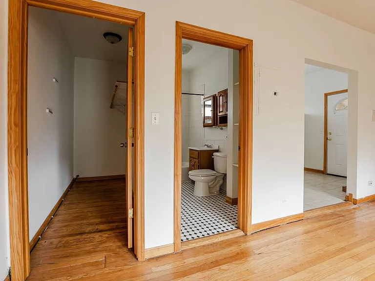 2618 W Gunnison St #3 — Photo 7
