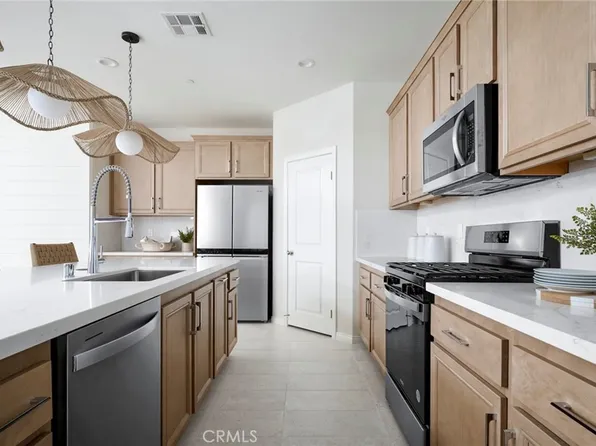 29540 Ironview Dr, Menifee, CA 92584