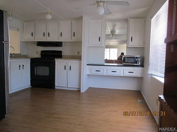4th image of 1561 E La Paz Way