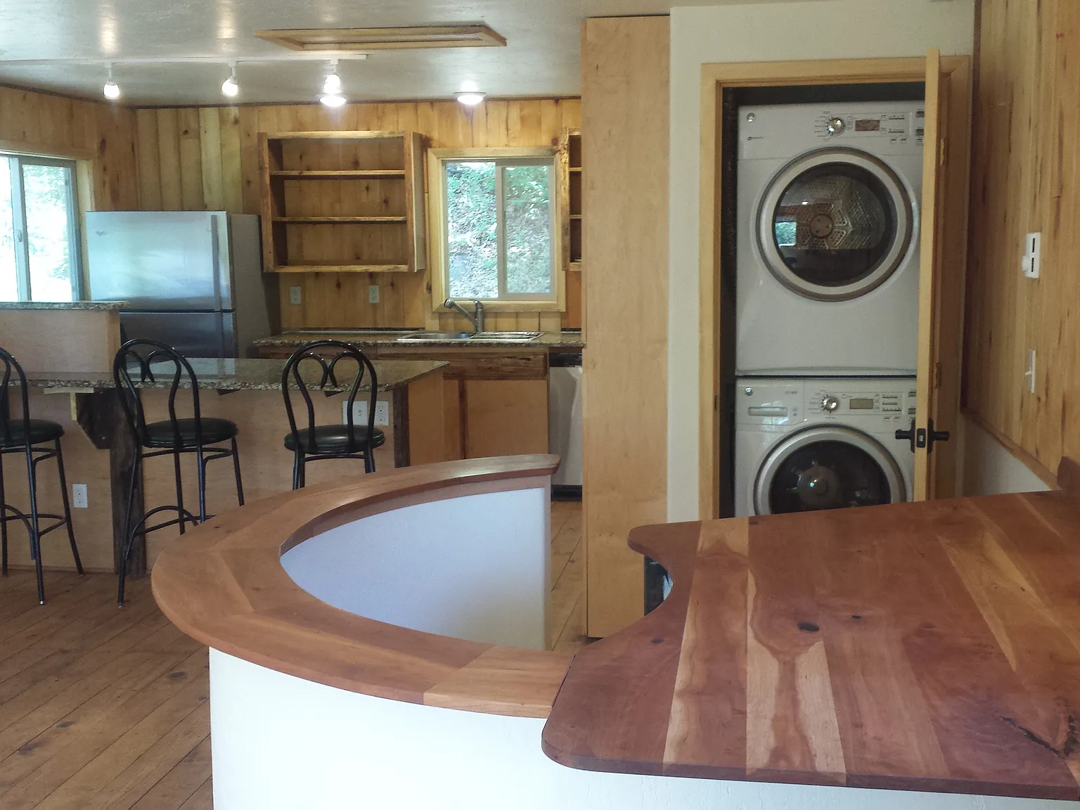 2 bed, 900 sqft, $1,900 — Photo 1