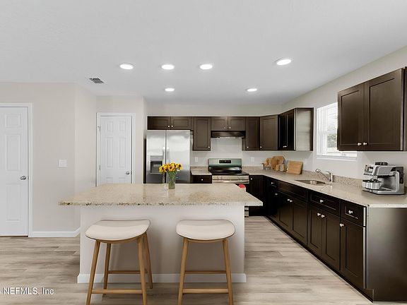 5th image of 12171 CALAIS Street