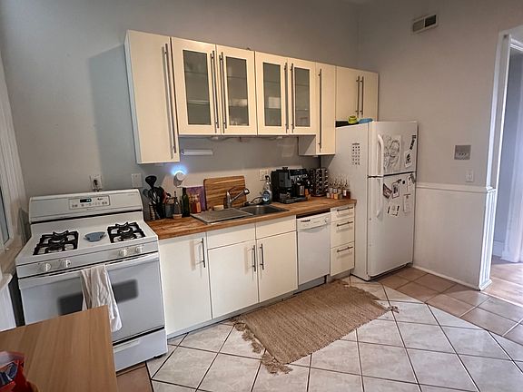 2nd image of 407 W North Ave APT 2R
