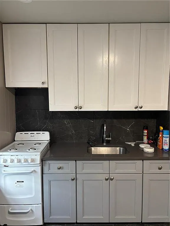 3 bed, 2.0 bath, 735 sqft, $3,400 — Photo 3