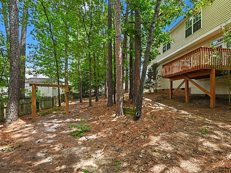 1203 Fairfax Woods Dr — Photo 25