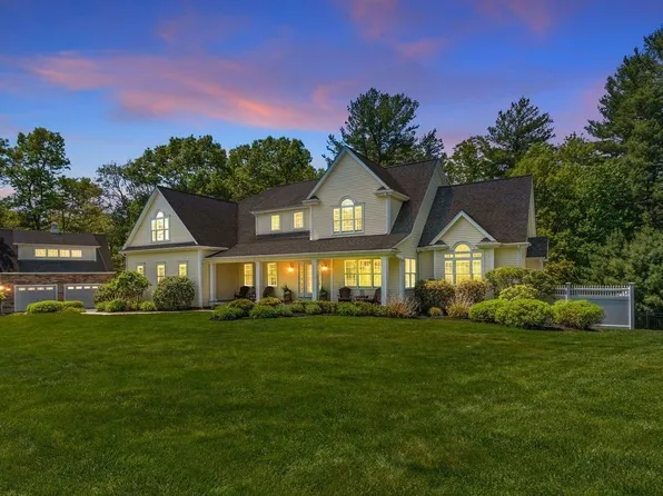 39 Opal Cir, Franklin, MA 02038
