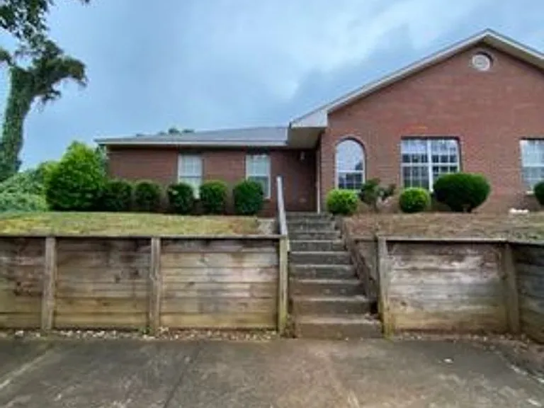 1139 Northlake Dr — Photo 1