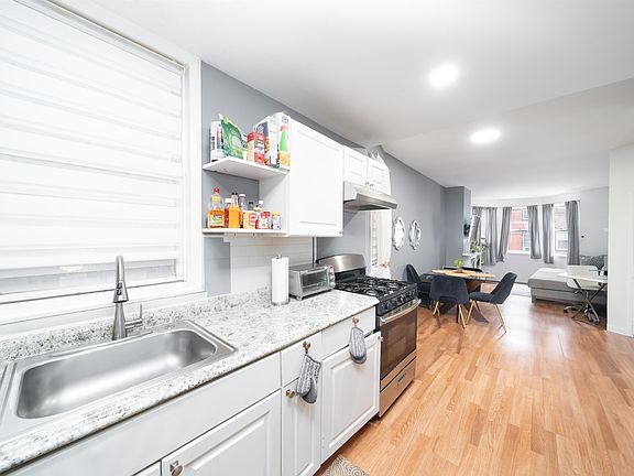 5th image of 206 Monticello Ave APT 2L