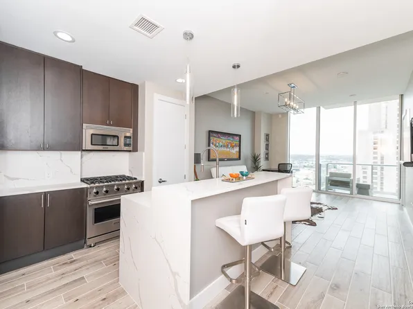 610 E MARKET ST #2504, San Antonio, TX 78205