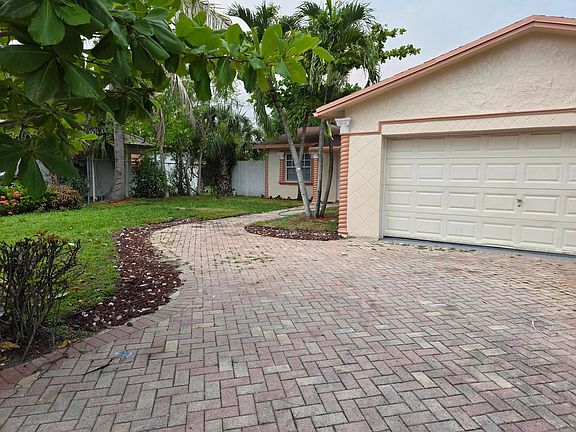 3rd image of 7601 Kimberly Boulevard