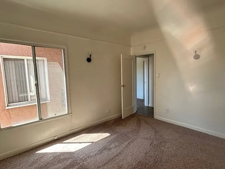 540 E 14th St — Photo 5