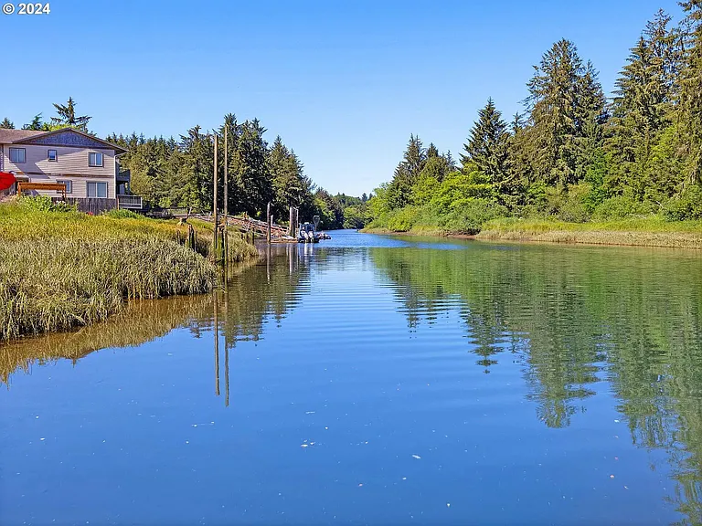 Serene river, hop in from Nehalem