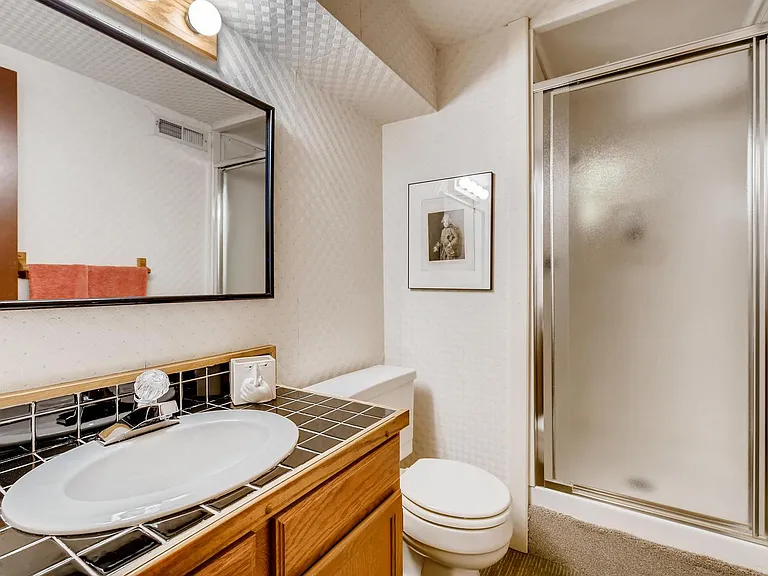 Basement full bathroom