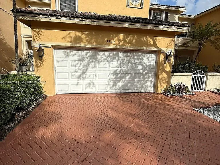 5543 NW 112th Pl #-