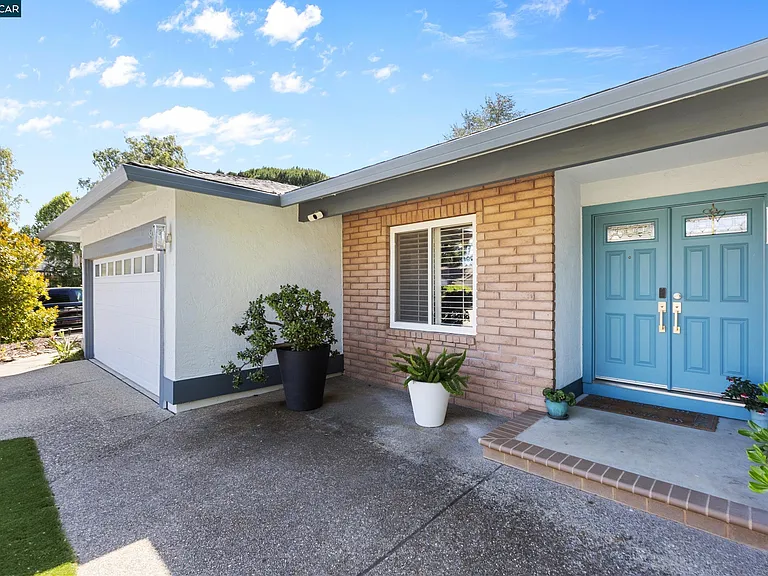 301 Domingo Ct — Photo 4