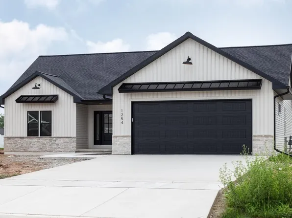 1254 Mountain Bay Dr, Pulaski, WI 54162