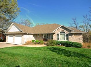 130 El Rancho Dr, Hannibal, MO 63401