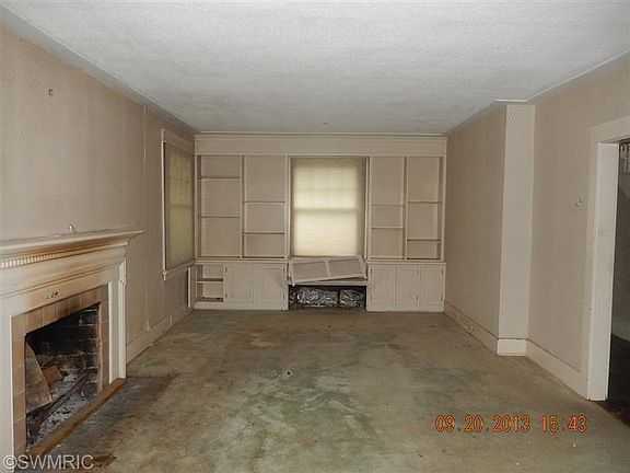 3rd image of 143 Fremont St