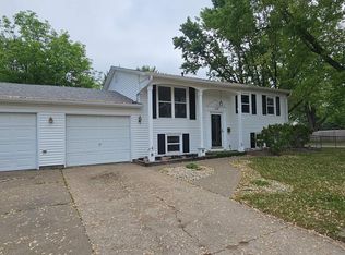 1606 Middle Rd, Camanche, IA 52730