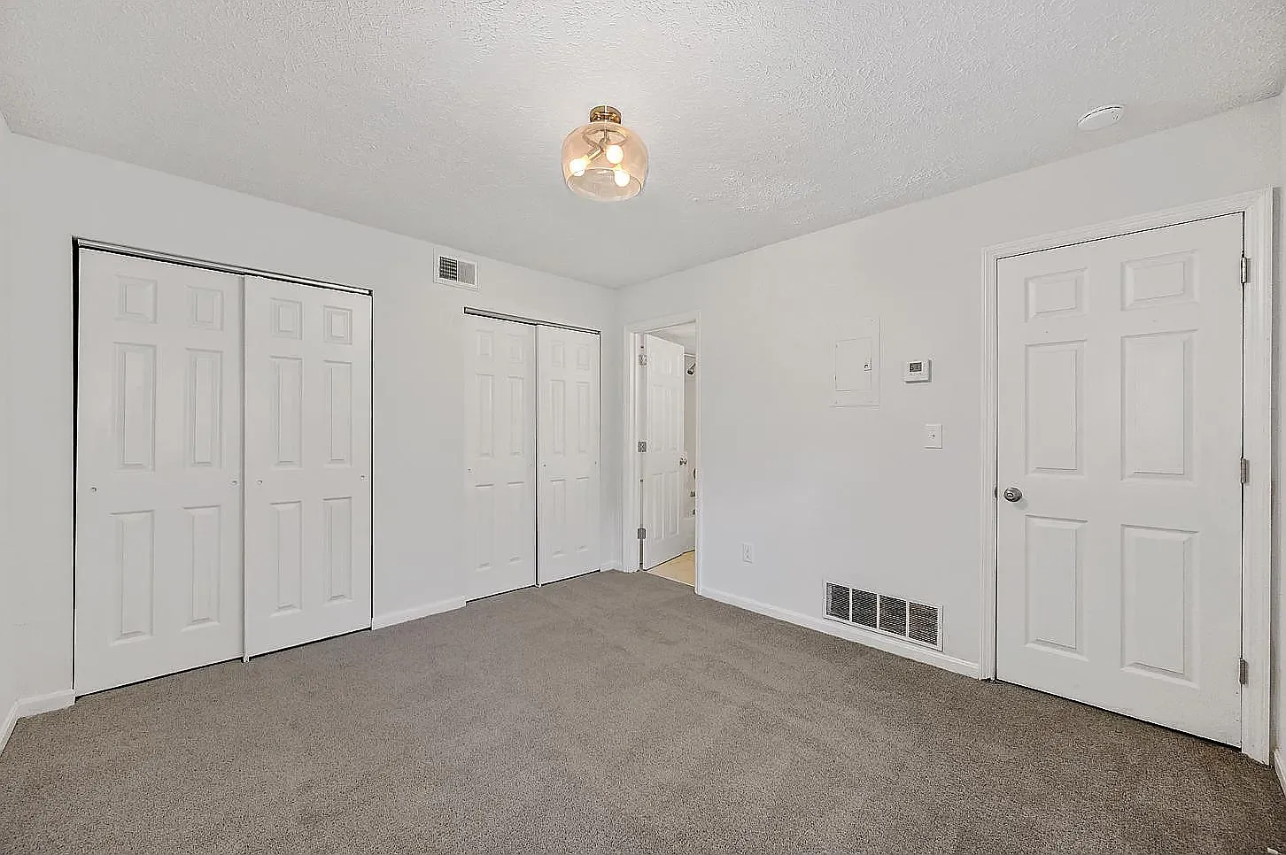 1 bed, 650 sqft, $1,000 — Photo 4
