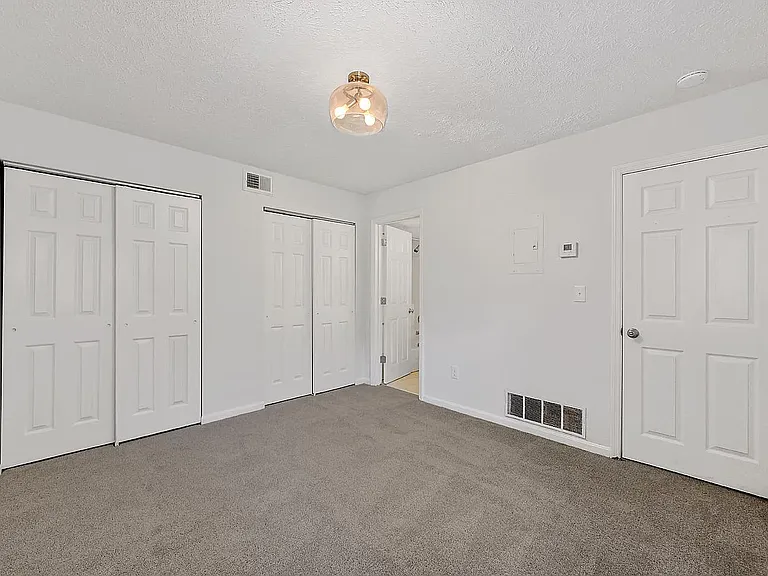2230 Kemper Ln #5 — Photo 4
