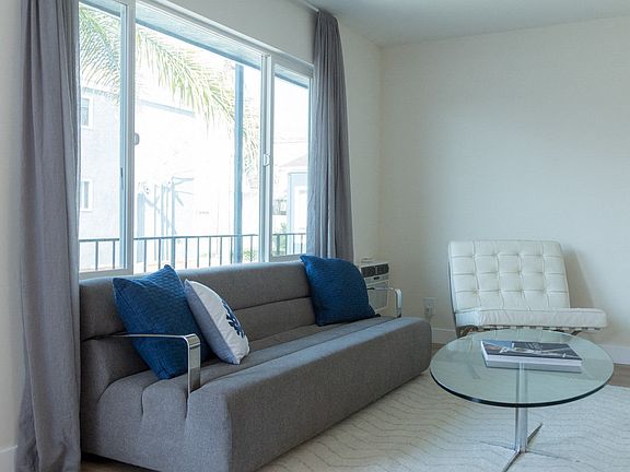 3rd image of 1821 E 5th St #4543272