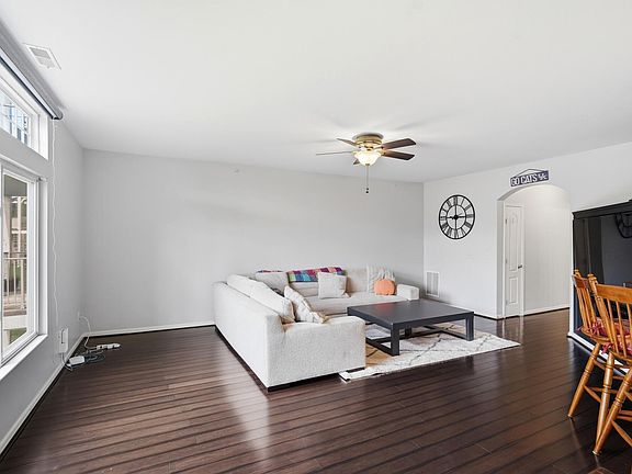 5th image of 562 Rivers Breeze Dr