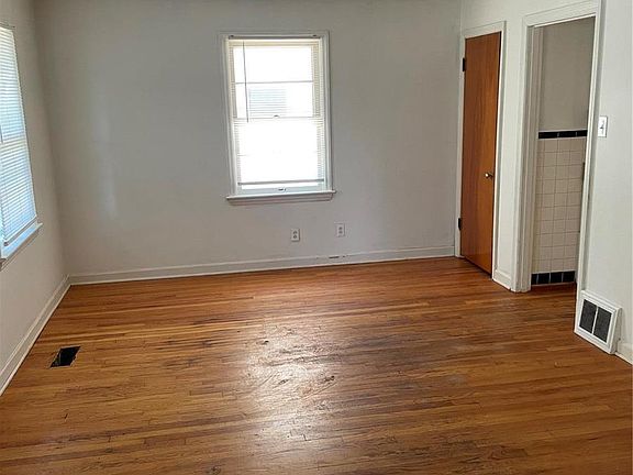 5th image of 9237 Stansberry Ave
