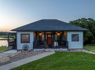 1041 Lake Dr, Keytesville, MO 65261
