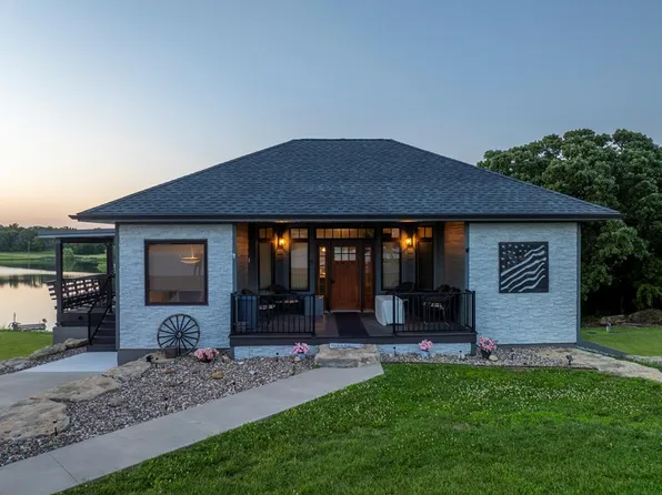 1041 Lake Dr, Keytesville, MO 65261
