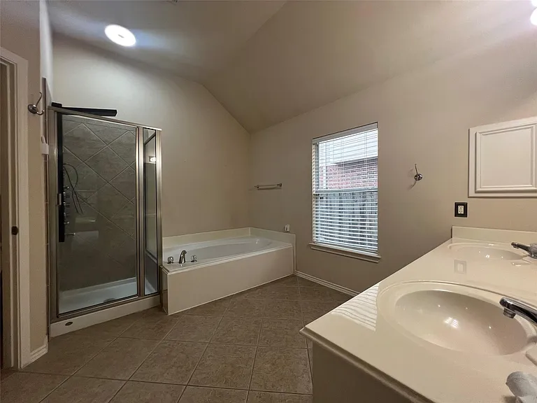 28106 Emma Gardens Ln — Photo 2
