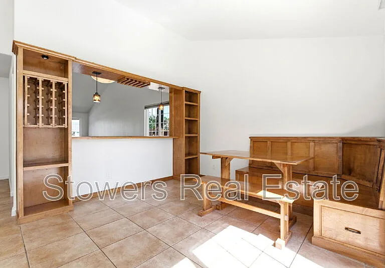 318 Joyce St — Photo 18