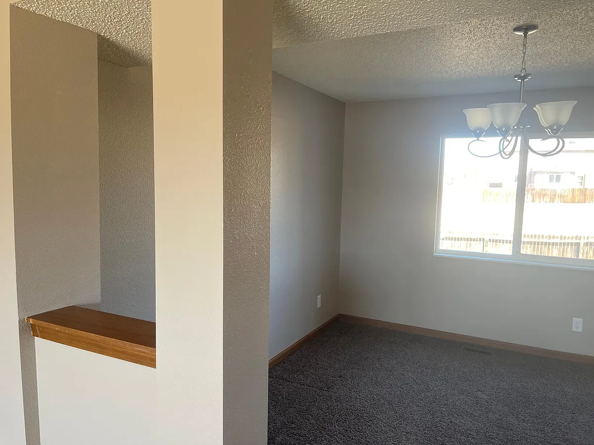 Building Photo - 725 Pennington Dr