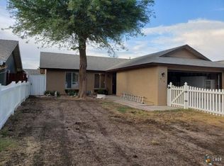 413 Roadrunner Ln, Imperial, CA 92251
