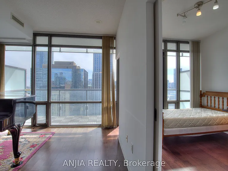 38 Grenville St #3104 — Photo 8