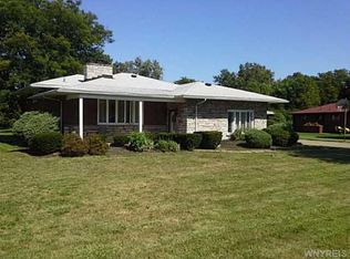 8410 Effie Dr, Niagara Falls, NY 14304