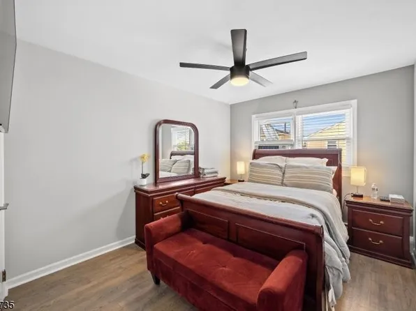 511 Davis Avenue image 7 of 20