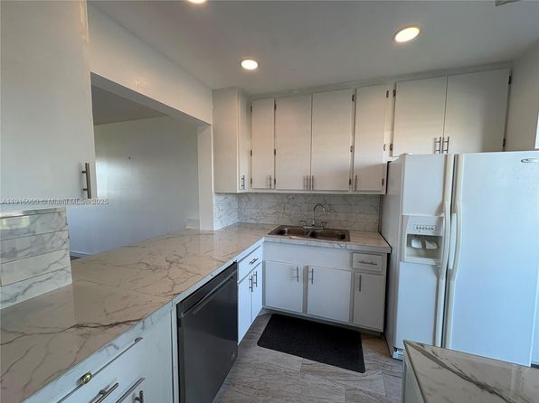 2223 Park Ln APT 211