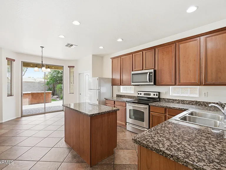 4157 E Santa Fe Ln — Photo 2