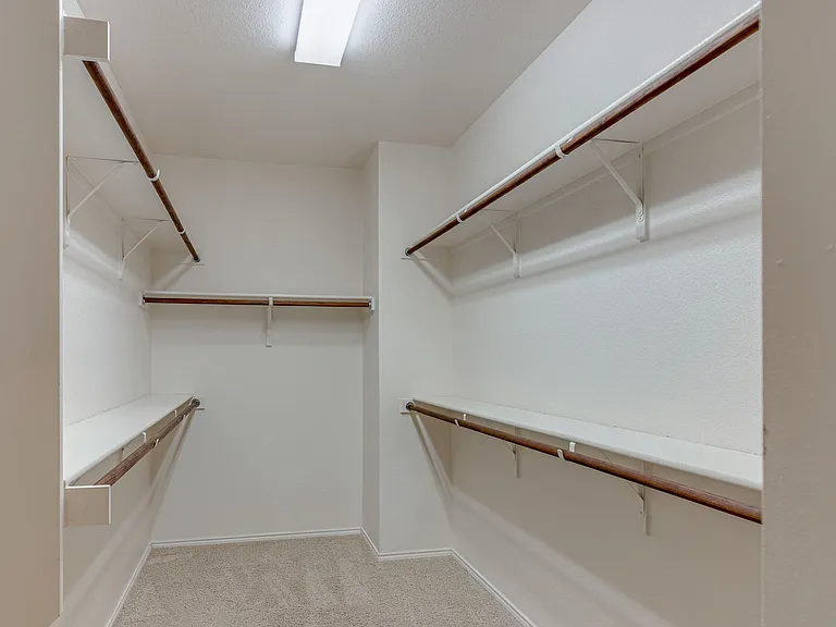 219 Knapford Sta — Photo 31