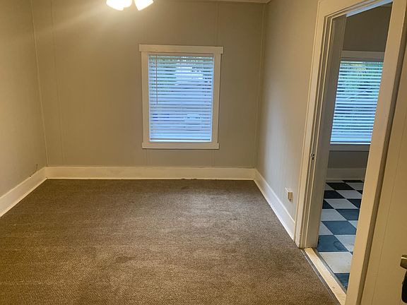 2nd image of 726 E Lime St #3