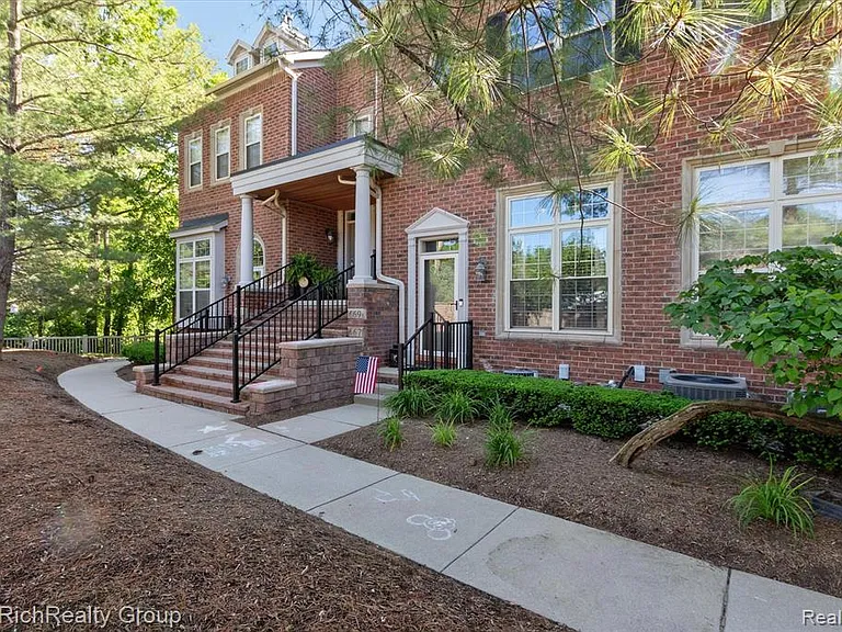 667 River Park Village Blvd #667 — Photo 2