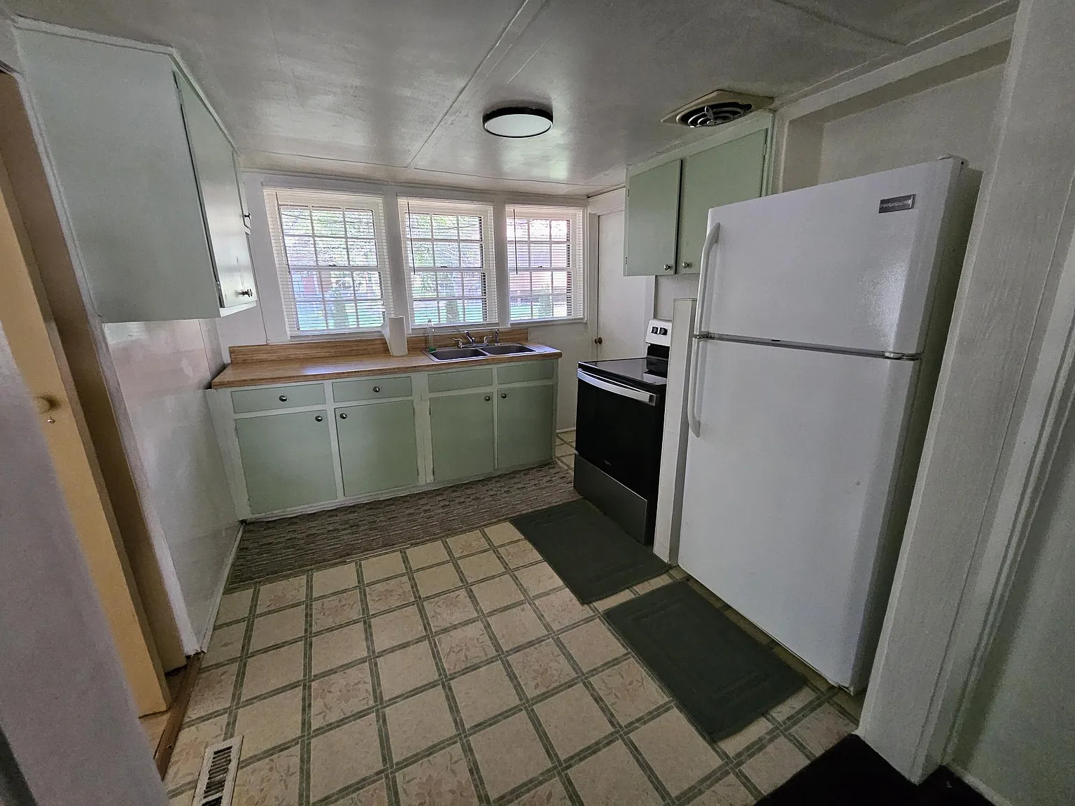 1 bed, 400 sqft, $850 — Photo 3