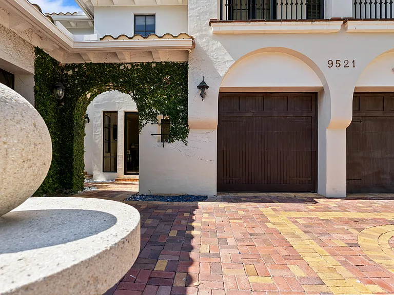 9521 Eden Mnr — Photo 20