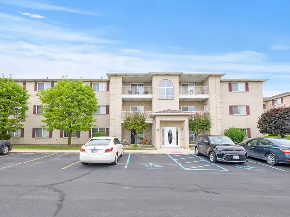 2021 W 75th Pl Unit 35, Merrillville, IN 46410